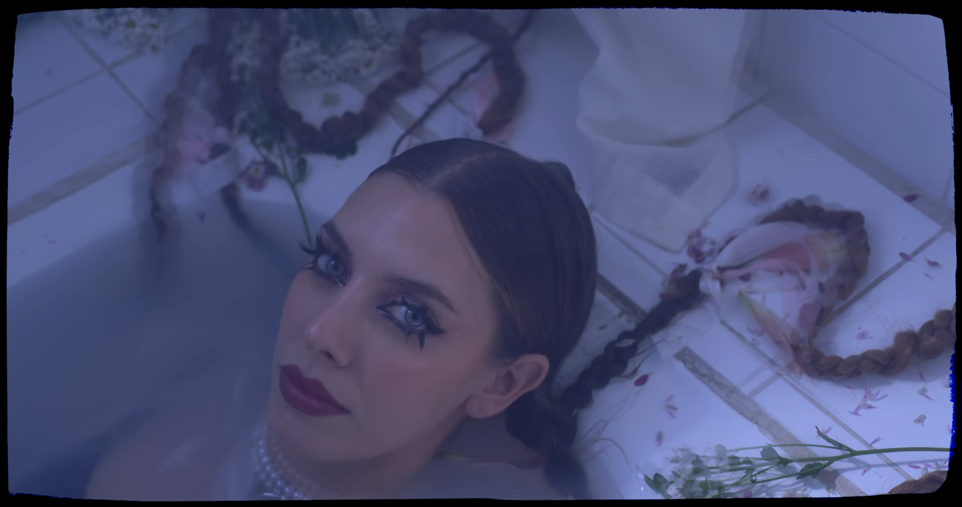 Confundida - Julieta Leoni 2